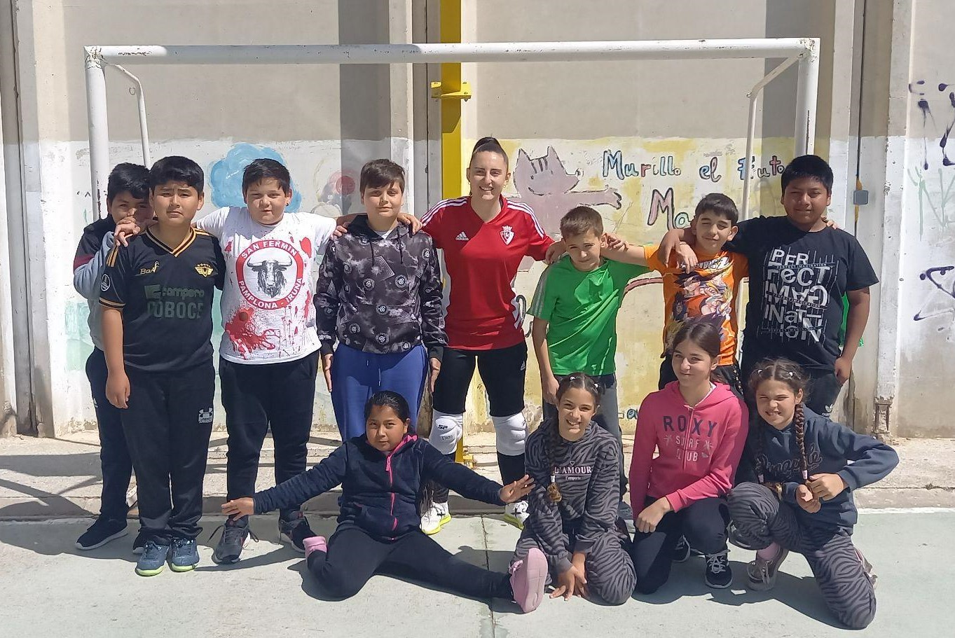 La futbolista Ana Etayo visita la escuela de Murillo el Fruto